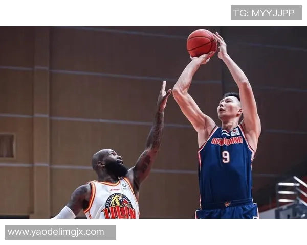 易建联领衔广东队击败辽宁队，以119比106获得胜利，夺得新赛季首场胜利